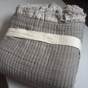 King  CASALUNA Reversible Textured Cotton Chambray coverlet